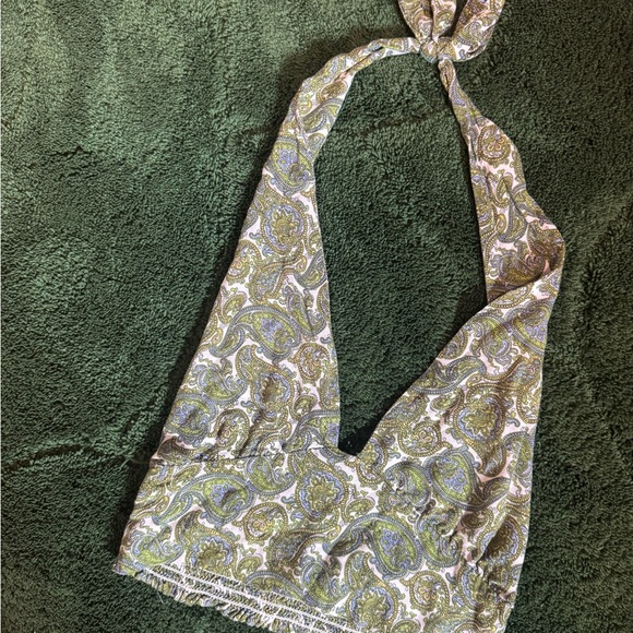 Kendall & Kylie Green Paisley Top - Picture 1 of 3